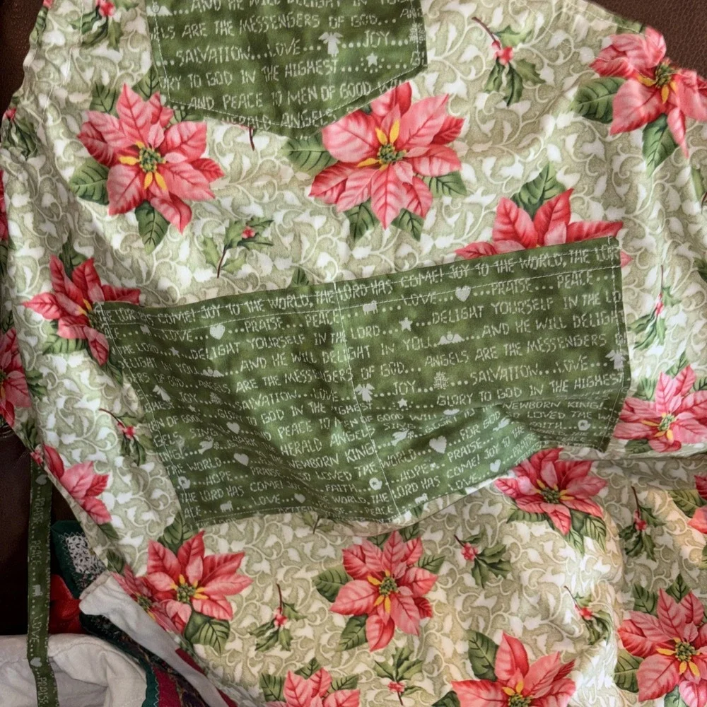 Vtg Christmas Linen Lot Kitchen Towel‎ oval Table Cloth quilted throw apron